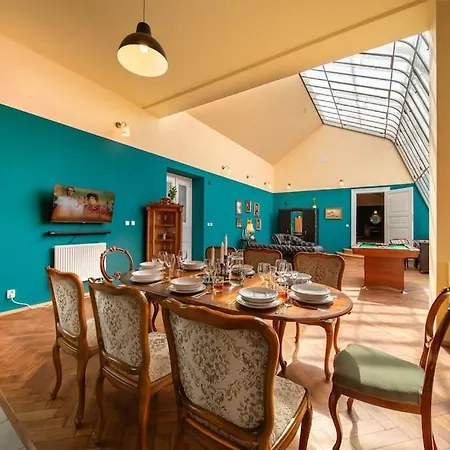 Chateau Charme - Centre Apartment *
